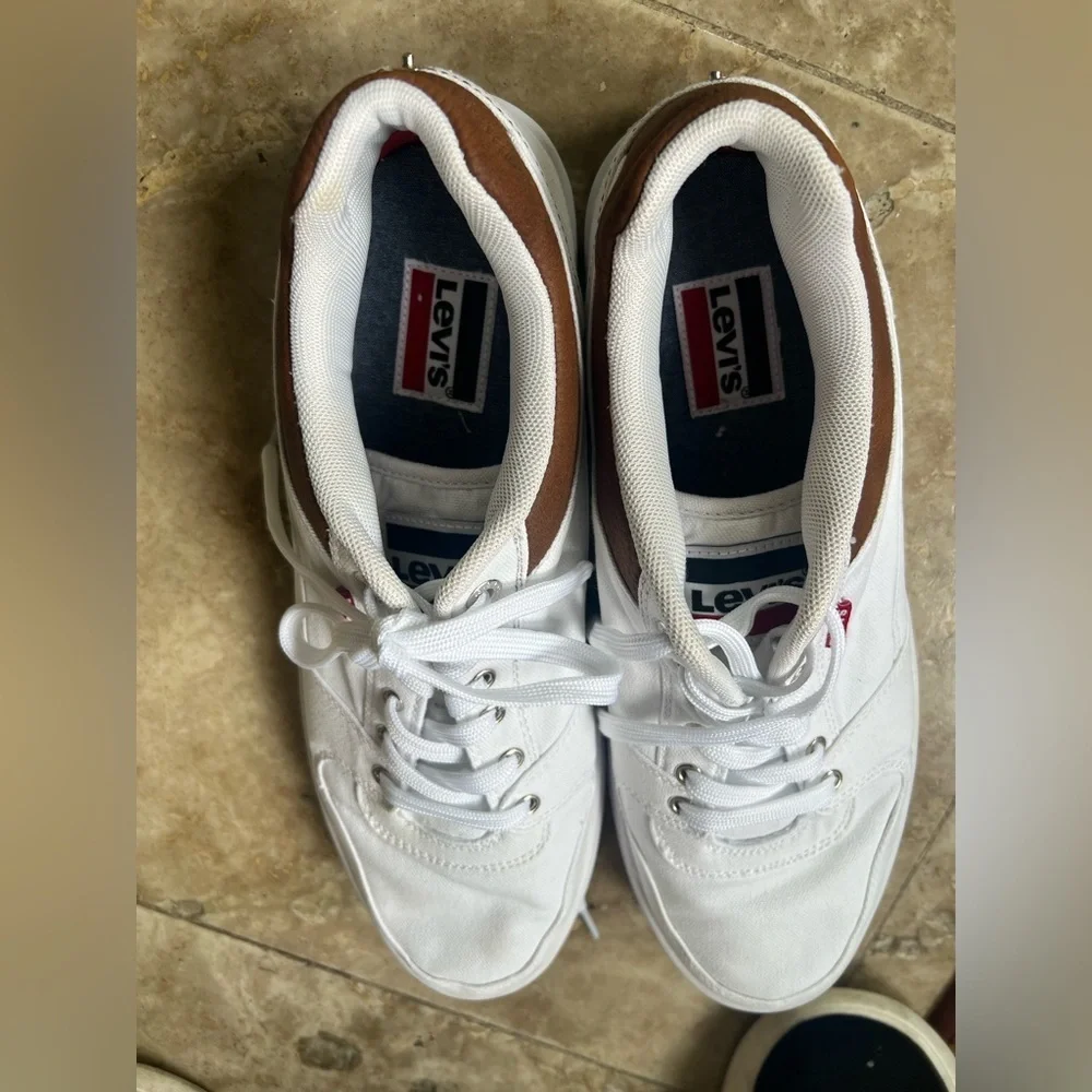 Levi’s Carter men’s sneakers very good condition size 13